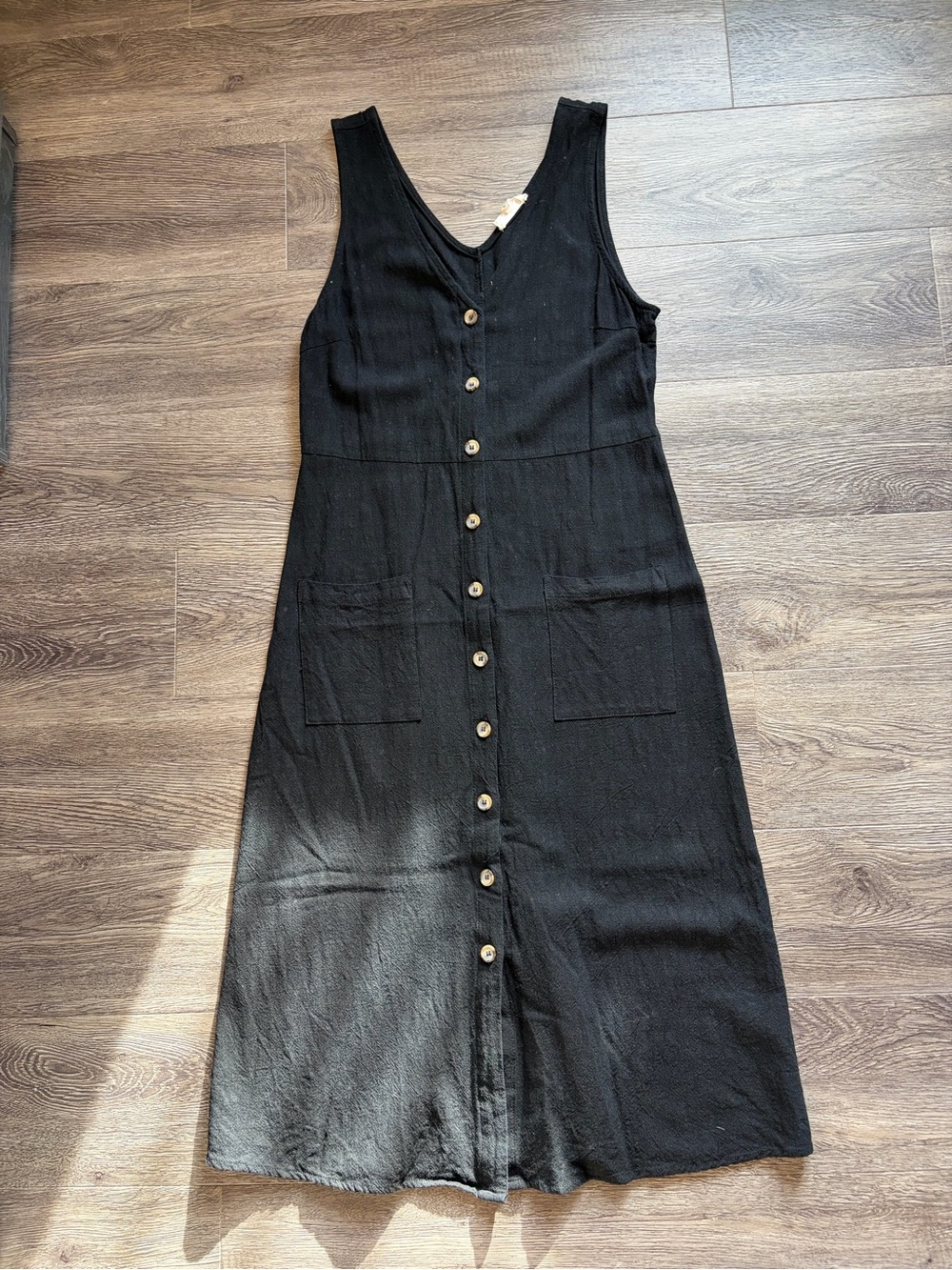 eesome Black Sleeveless Button-Front Midi Dress